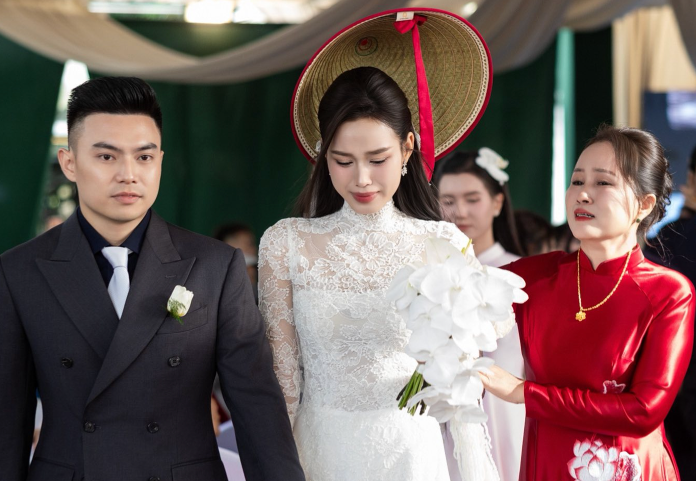 Lý do đám cưới Đỗ Thị Hà tạo cơn sốt mạng xã hội - Ảnh 3. Lý do đám cưới Đỗ Thị Hà tạo cơn sốt mạng xã hội - Ảnh 3.