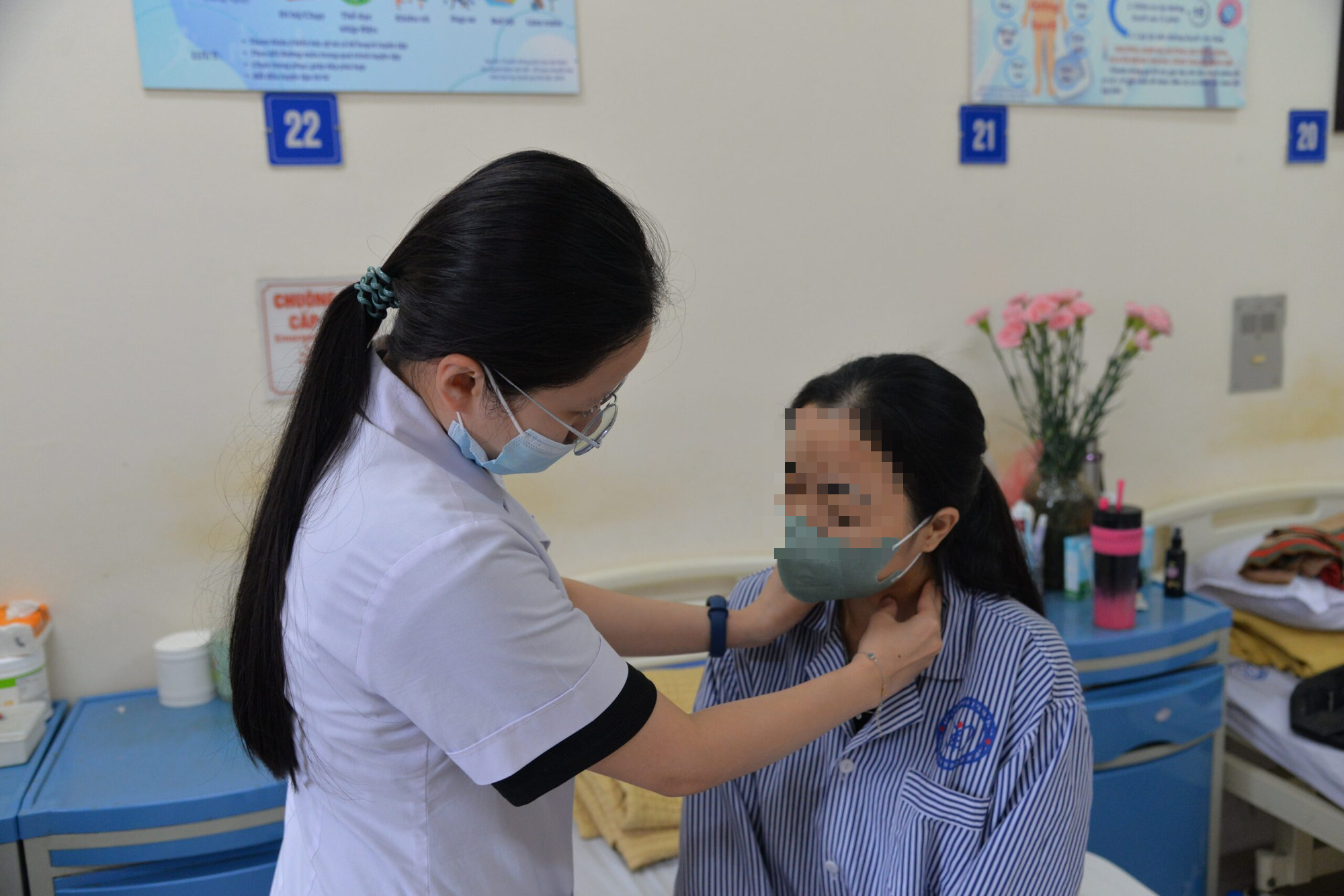 Hay hồi hộp, bướu cổ to, cô gái 26 tuổi được phát hiện mắc bệnh cực hiếm - Ảnh 1. Hay hồi hộp, bướu cổ to, cô gái 26 tuổi được phát hiện mắc bệnh cực hiếm - Ảnh 1.