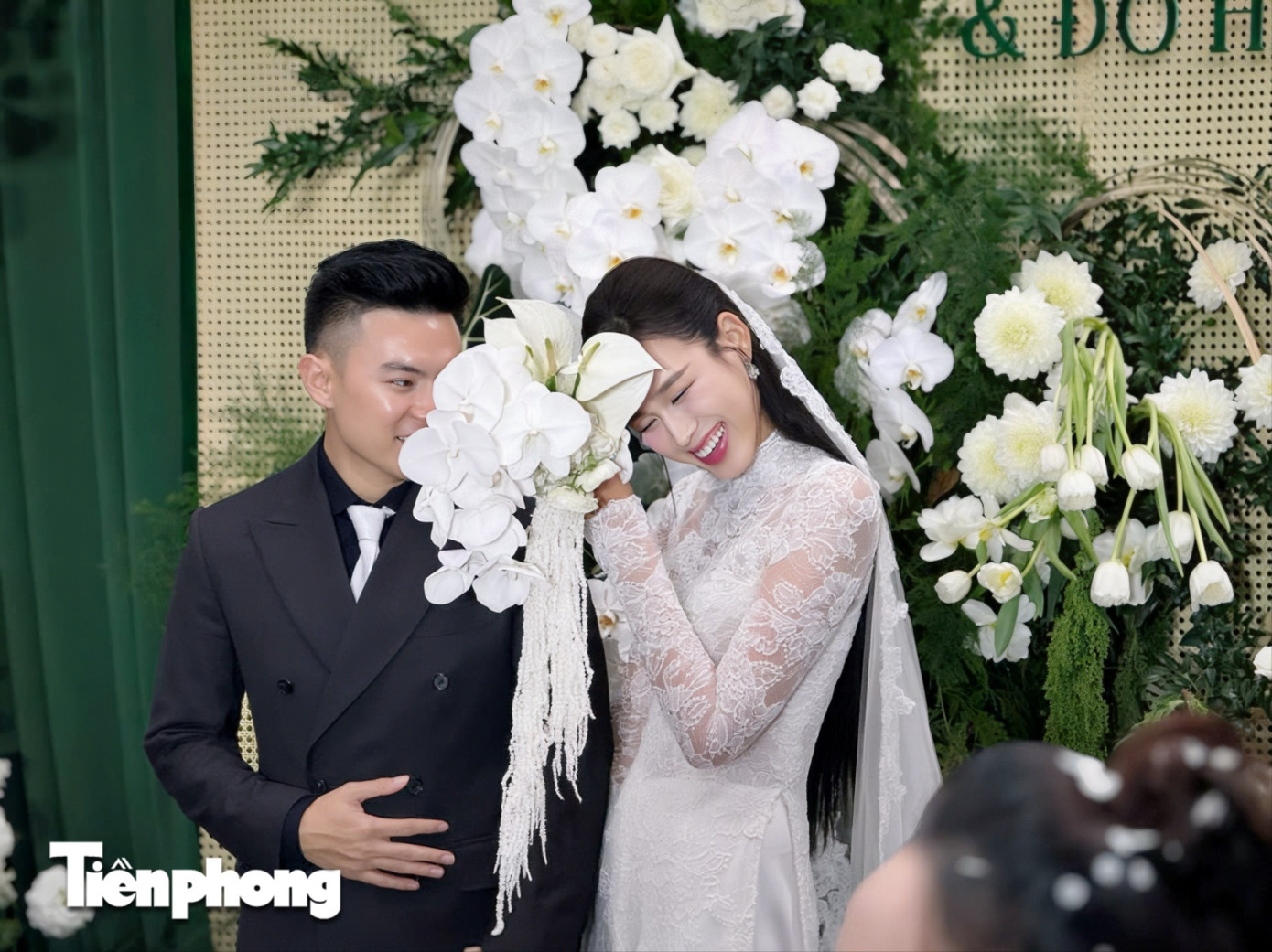 Lý do đám cưới Đỗ Thị Hà tạo cơn sốt mạng xã hội - Ảnh 4. Lý do đám cưới Đỗ Thị Hà tạo cơn sốt mạng xã hội - Ảnh 4.