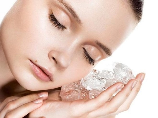 Làm đẹp bằng nước đá: Lợi ích và rủi ro cần lưu ý cho làn da - Ảnh 1. Làm đẹp bằng nước đá: Lợi ích và rủi ro cần lưu ý cho làn da - Ảnh 1.