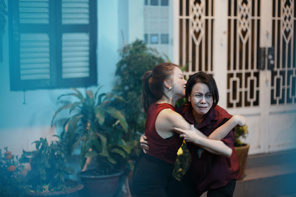 Khác xa với đời thực, trên phim Việt Hương xấu hổ vì không thể dạy dỗ được 'con gái' - Ảnh 3. Khác xa với đời thực, trên phim Việt Hương xấu hổ vì không thể dạy dỗ được 'con gái' - Ảnh 3.