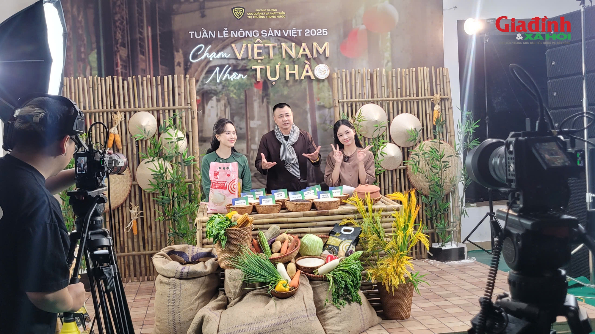 Tuần lễ nông sản Việt 2025: Bảo vệ người tiêu dùng qua livestream gạo Việt - Ảnh 1. Tuần lễ nông sản Việt 2025: Bảo vệ người tiêu dùng qua livestream gạo Việt - Ảnh 1.
