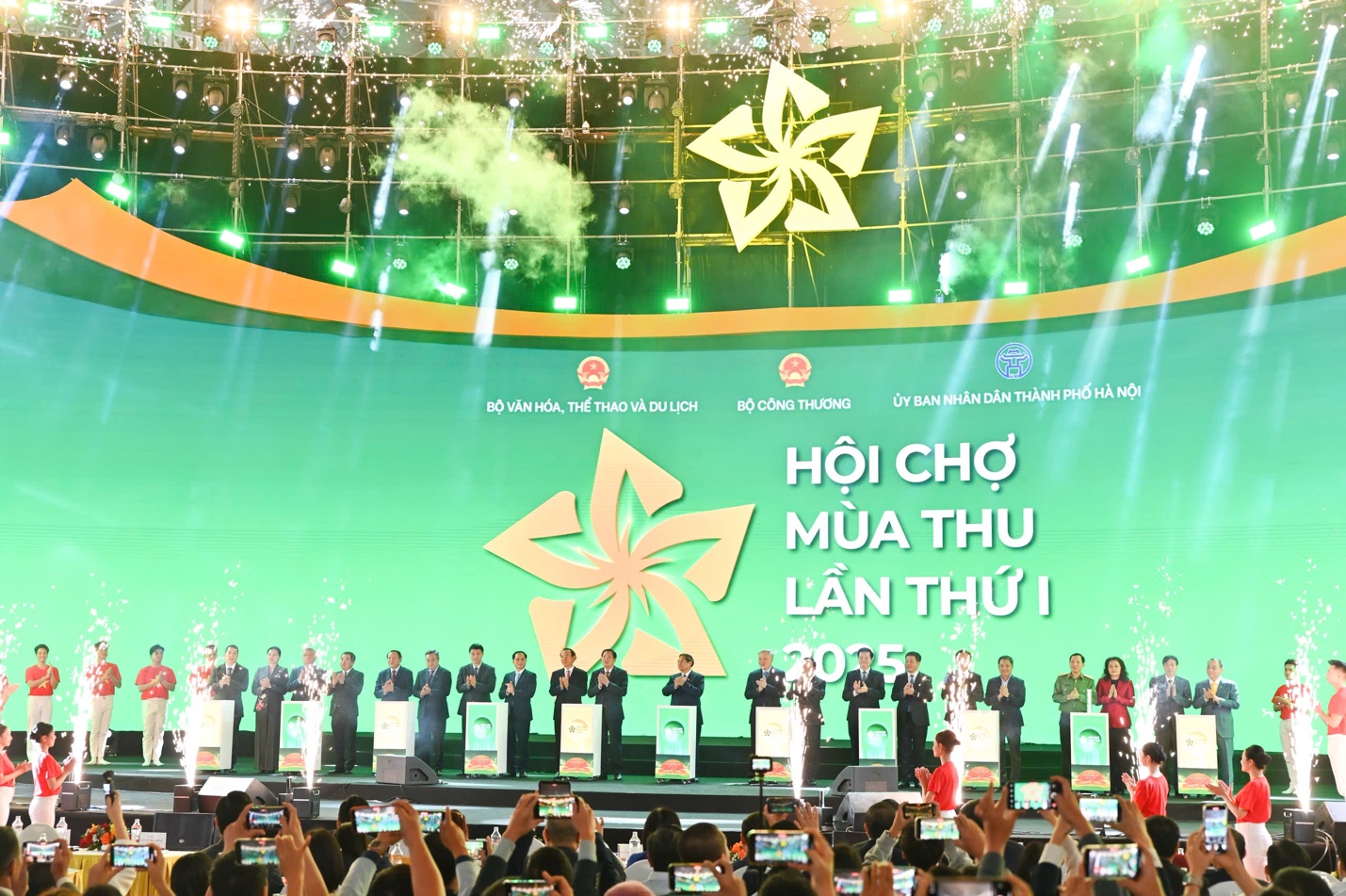 Bảo vệ người tiêu dùng tại Hội chợ Mùa Thu 2025: Kết nối và phát triển bền vững - Ảnh 3. Bảo vệ người tiêu dùng tại Hội chợ Mùa Thu 2025: Kết nối và phát triển bền vững - Ảnh 3.