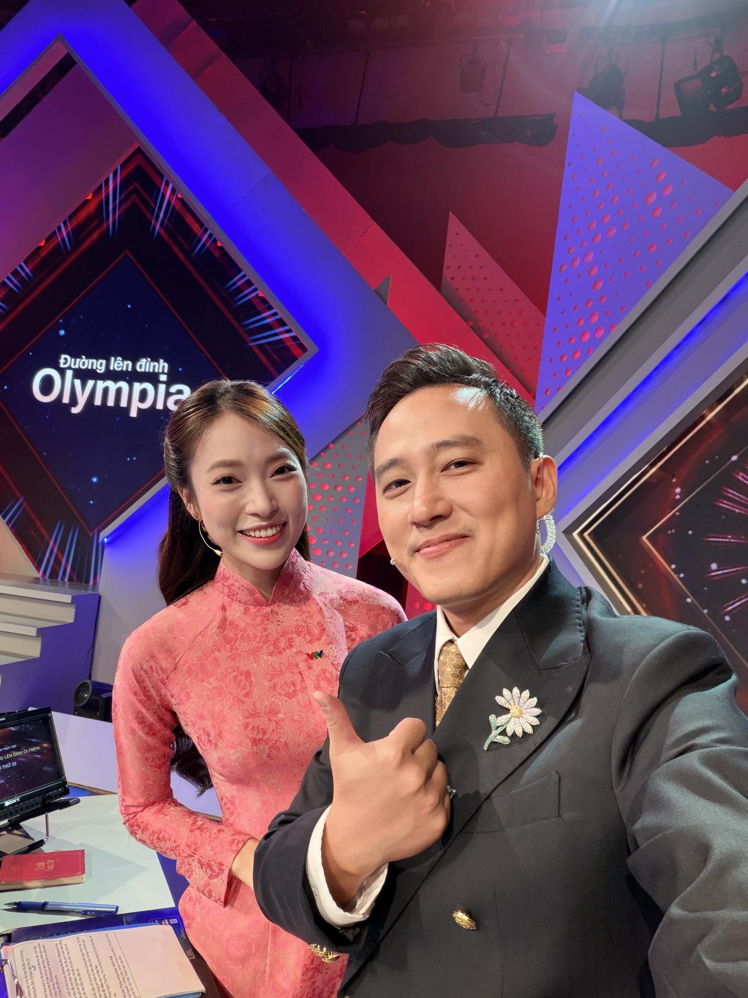 MC Khánh Vy xinh đẹp dẫn chung kết Đường lên đỉnh Olympia 2025 - Ảnh 2. MC Khánh Vy xinh đẹp dẫn chung kết Đường lên đỉnh Olympia 2025 - Ảnh 2.