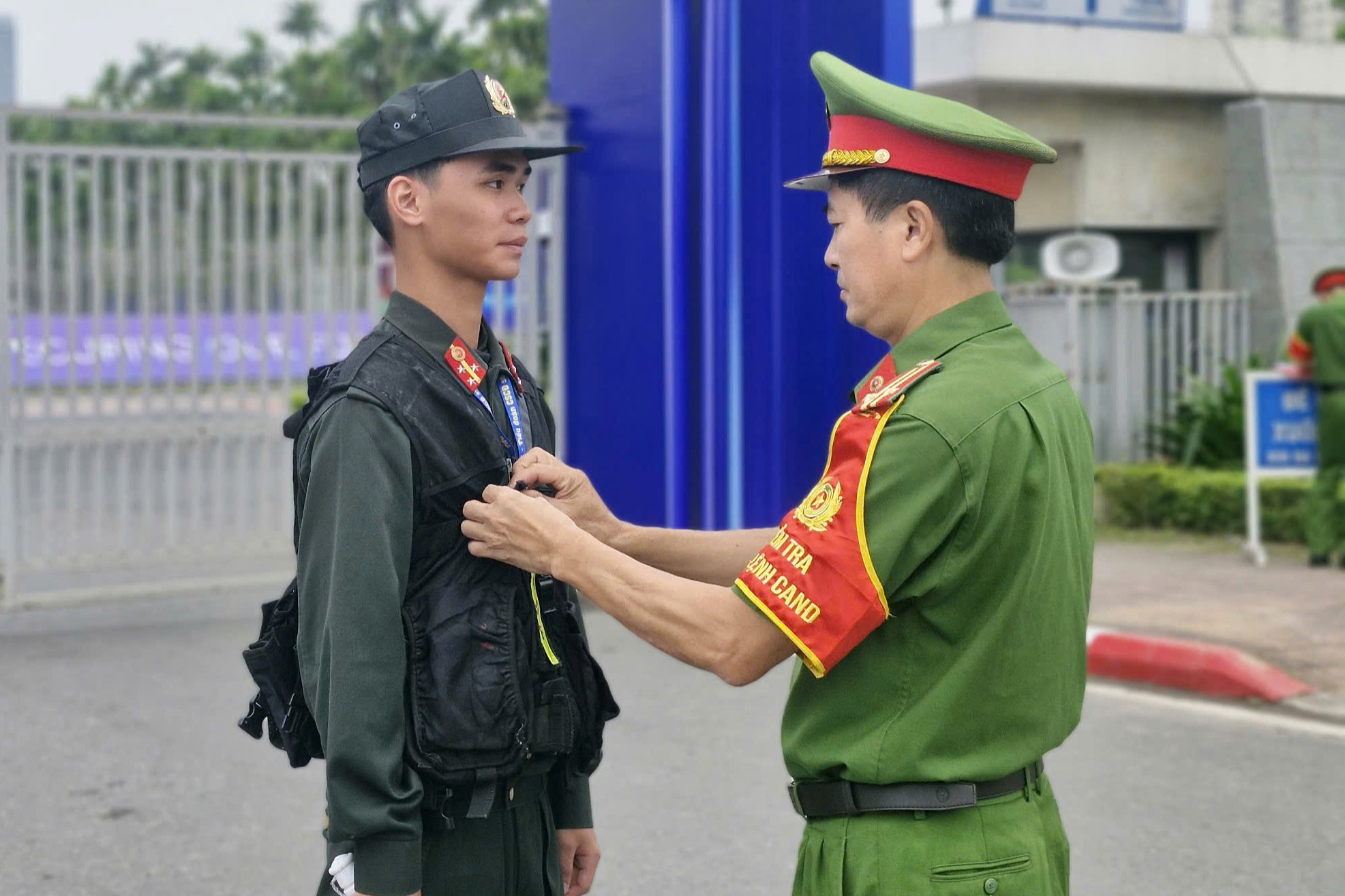Công an Hà Nội huy động tối đa lực lượng bảo vệ tuyệt đối an ninh Lễ mở ký Công ước Hà Nội 2025 - Ảnh 2. Công an Hà Nội huy động tối đa lực lượng bảo vệ tuyệt đối an ninh Lễ mở ký Công ước Hà Nội 2025 - Ảnh 2.