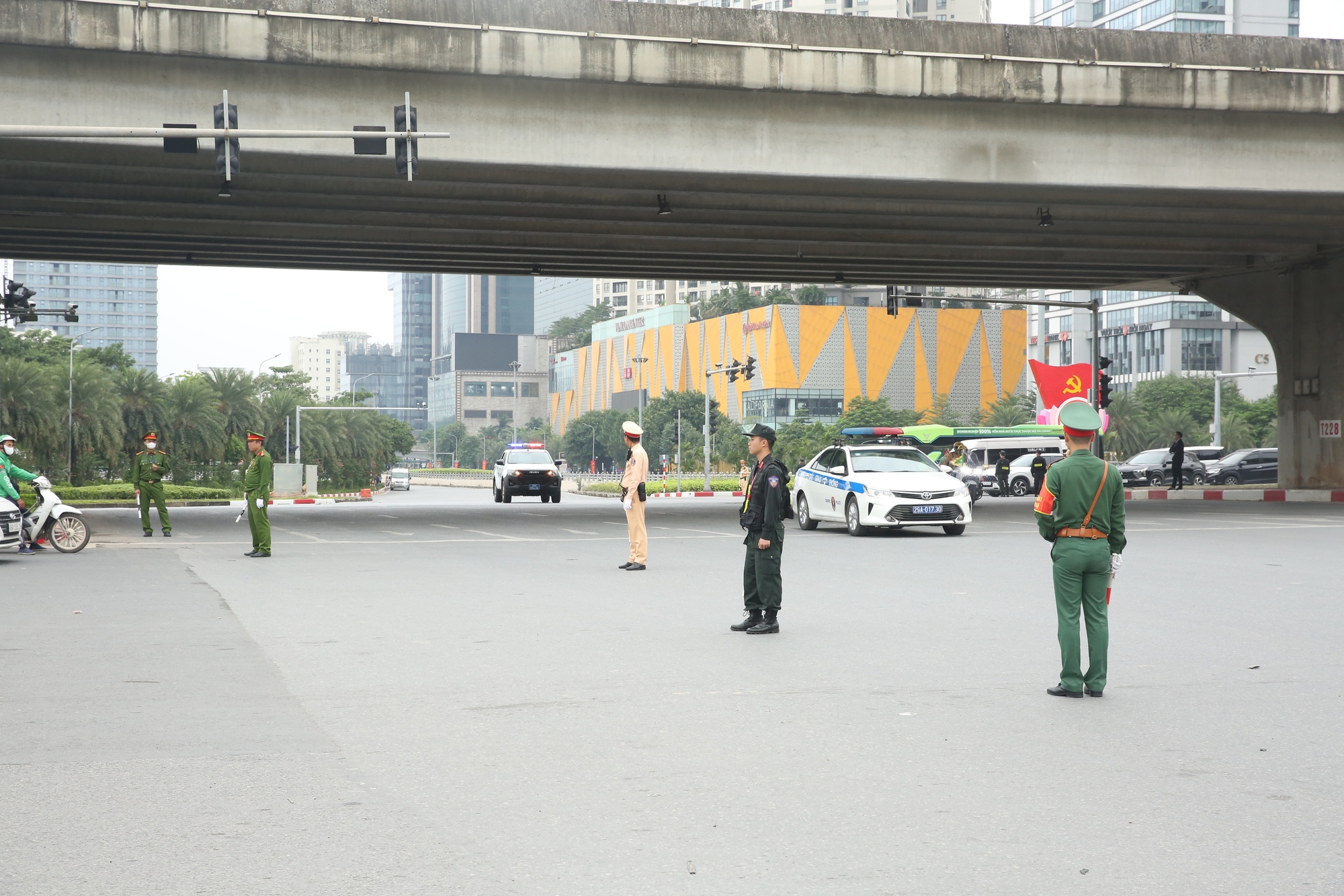 Công an Hà Nội huy động tối đa lực lượng bảo vệ tuyệt đối an ninh Lễ mở ký Công ước Hà Nội 2025 - Ảnh 5. Công an Hà Nội huy động tối đa lực lượng bảo vệ tuyệt đối an ninh Lễ mở ký Công ước Hà Nội 2025 - Ảnh 5.