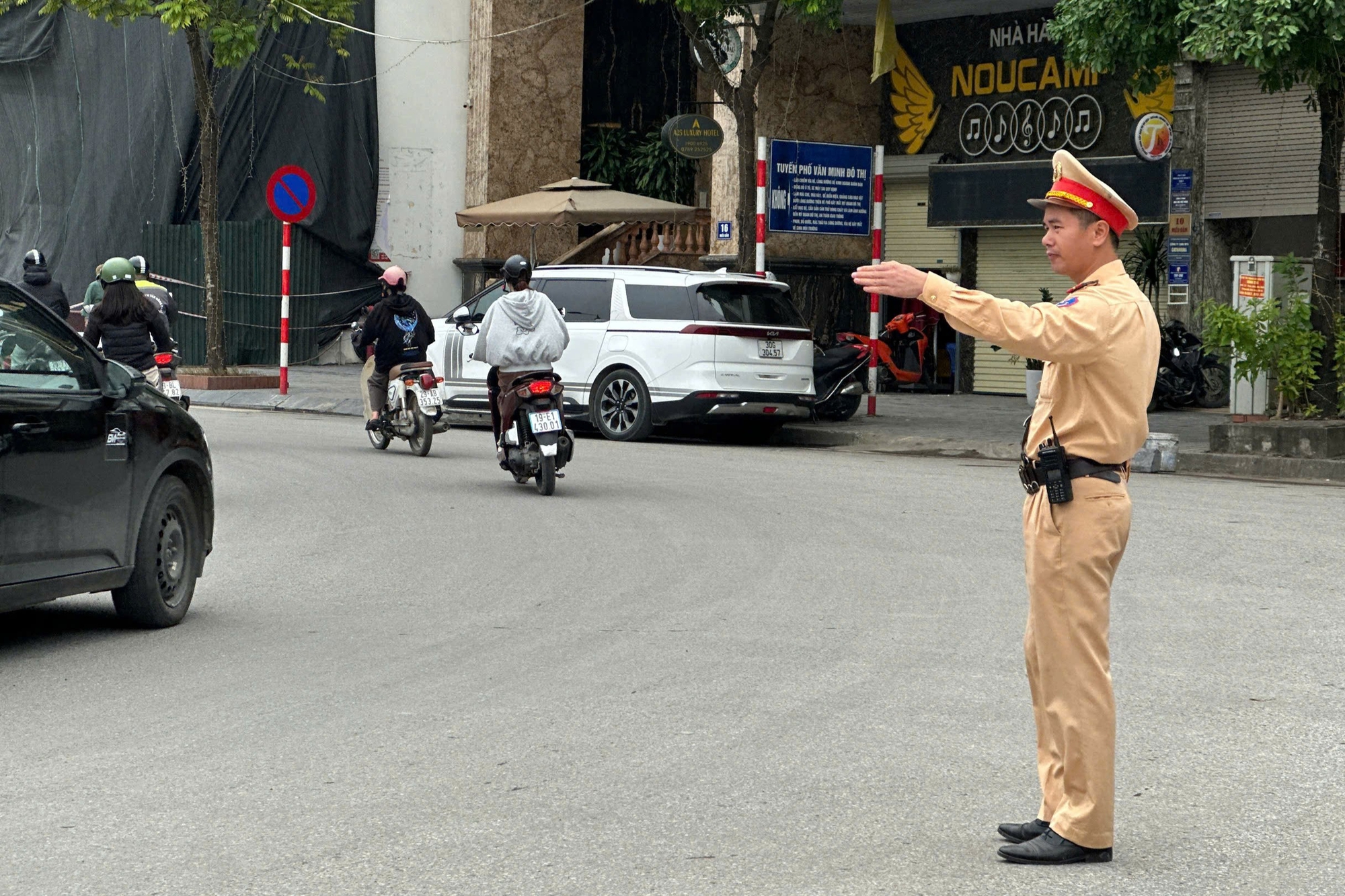 Công an Hà Nội huy động tối đa lực lượng bảo vệ tuyệt đối an ninh Lễ mở ký Công ước Hà Nội 2025 - Ảnh 7. Công an Hà Nội huy động tối đa lực lượng bảo vệ tuyệt đối an ninh Lễ mở ký Công ước Hà Nội 2025 - Ảnh 7.
