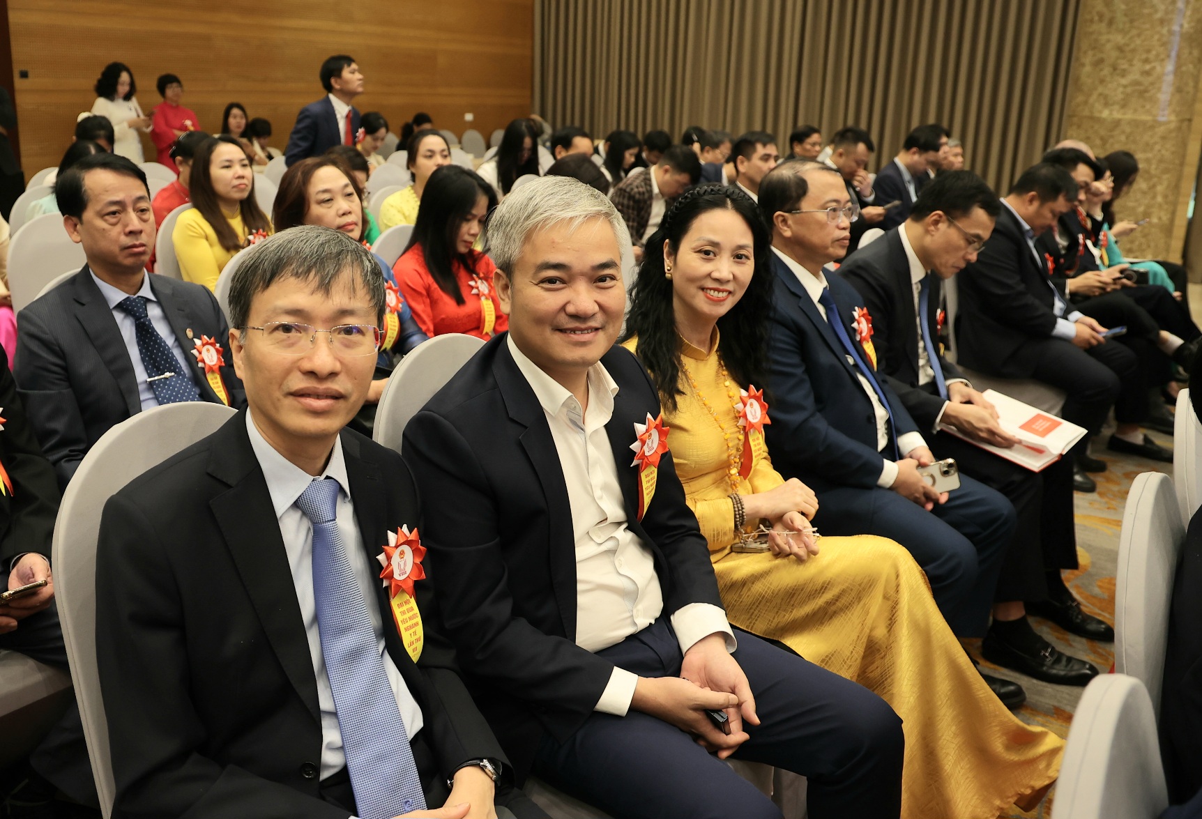Phó Thủ tướng: Thành tích nổi bật trong phong trào thi đua ngành Y tế đóng góp quan trọng cho sự phát triển đất nước- Ảnh 5. Phó Thủ tướng: Thành tích nổi bật trong phong trào thi đua ngành Y tế đóng góp quan trọng cho sự phát triển đất nước- Ảnh 5.