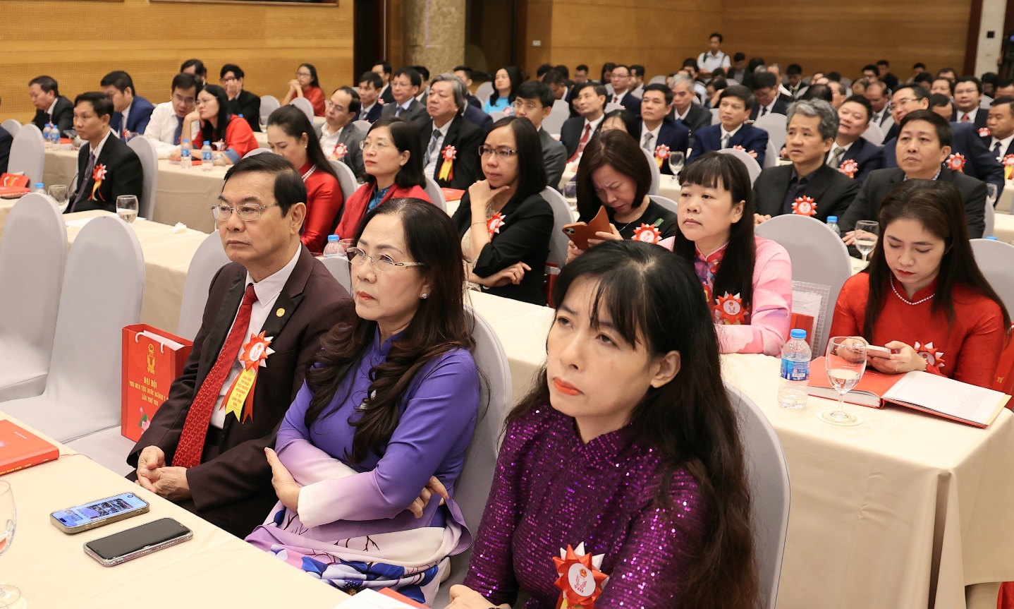 Phó Thủ tướng: Thành tích nổi bật trong phong trào thi đua ngành Y tế đóng góp quan trọng cho sự phát triển đất nước- Ảnh 6. Phó Thủ tướng: Thành tích nổi bật trong phong trào thi đua ngành Y tế đóng góp quan trọng cho sự phát triển đất nước- Ảnh 6.
