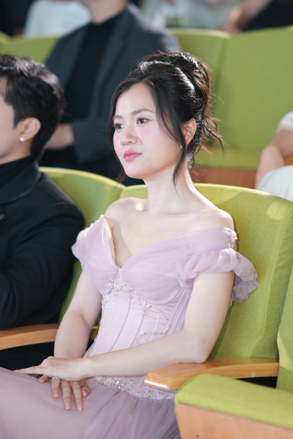 Lâm Vỹ Dạ tiết lộ chuyện dạy con ở nhà - Ảnh 2. Lâm Vỹ Dạ tiết lộ chuyện dạy con ở nhà - Ảnh 2.
