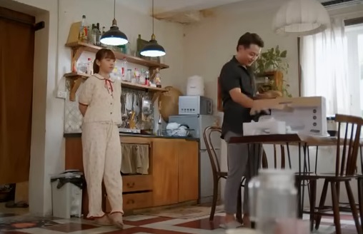 Đăng choáng váng khi bắt gặp Linh ' tiểu tam ' bên cạnh Mỹ Anh Trong Gió ngang khoảng trời xanh - Ảnh 2. Đăng choáng váng khi bắt gặp Linh ' tiểu tam ' bên cạnh Mỹ Anh Trong Gió ngang khoảng trời xanh - Ảnh 2.