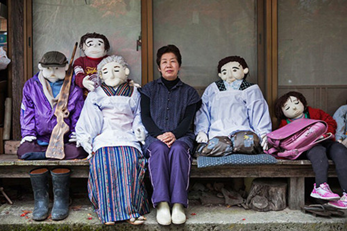 Bí ẩn ngôi làng kỳ lạ 30 người sống cùng hàng trăm con búp bê &quot;rợn người&quot;- Ảnh 3.