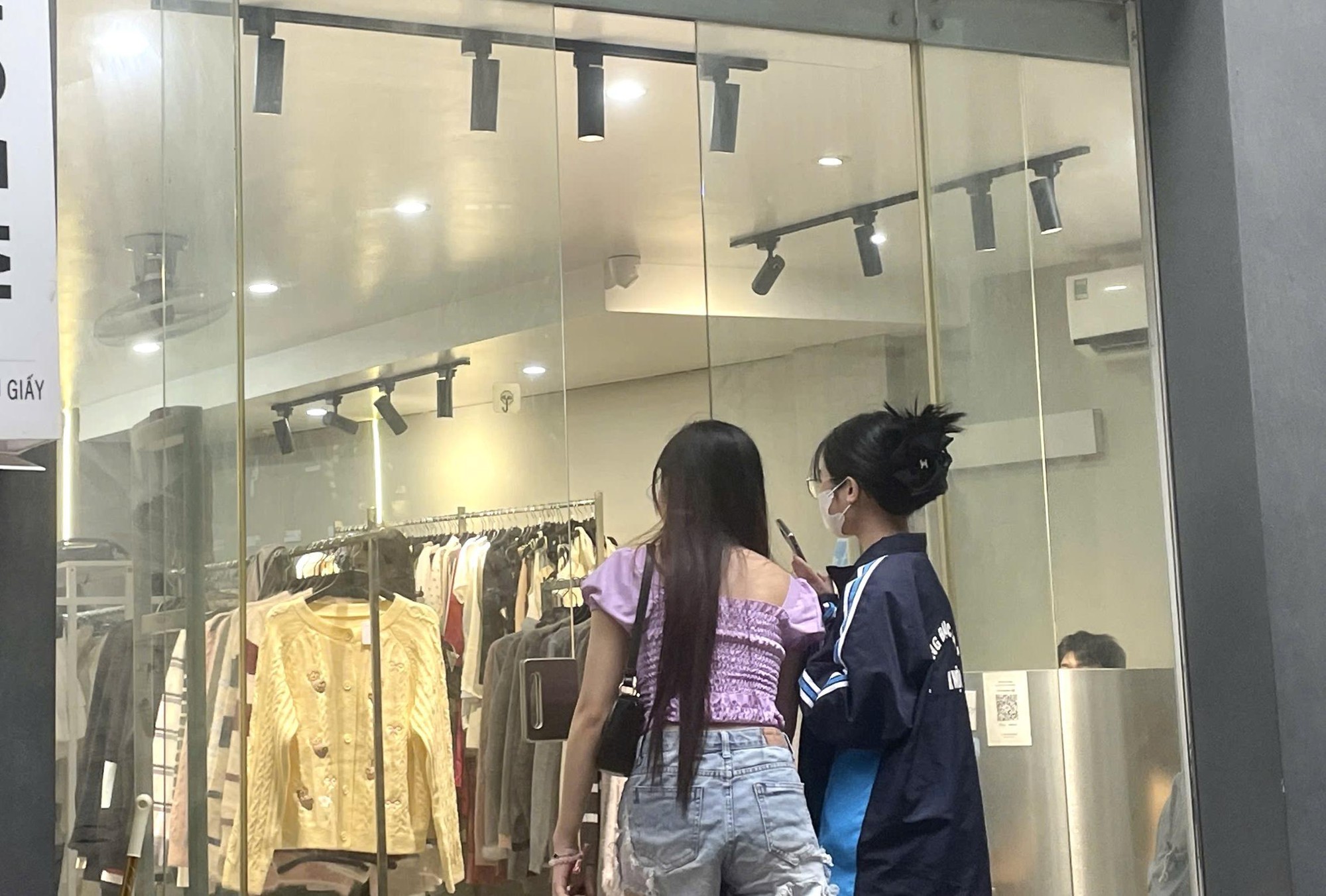 Ký gửi quần áo cũ – Trào lưu thời trang tuần hoàn của giới trẻ hiện nay - Ảnh 5. Ký gửi quần áo cũ – Trào lưu thời trang tuần hoàn của giới trẻ hiện nay - Ảnh 5.