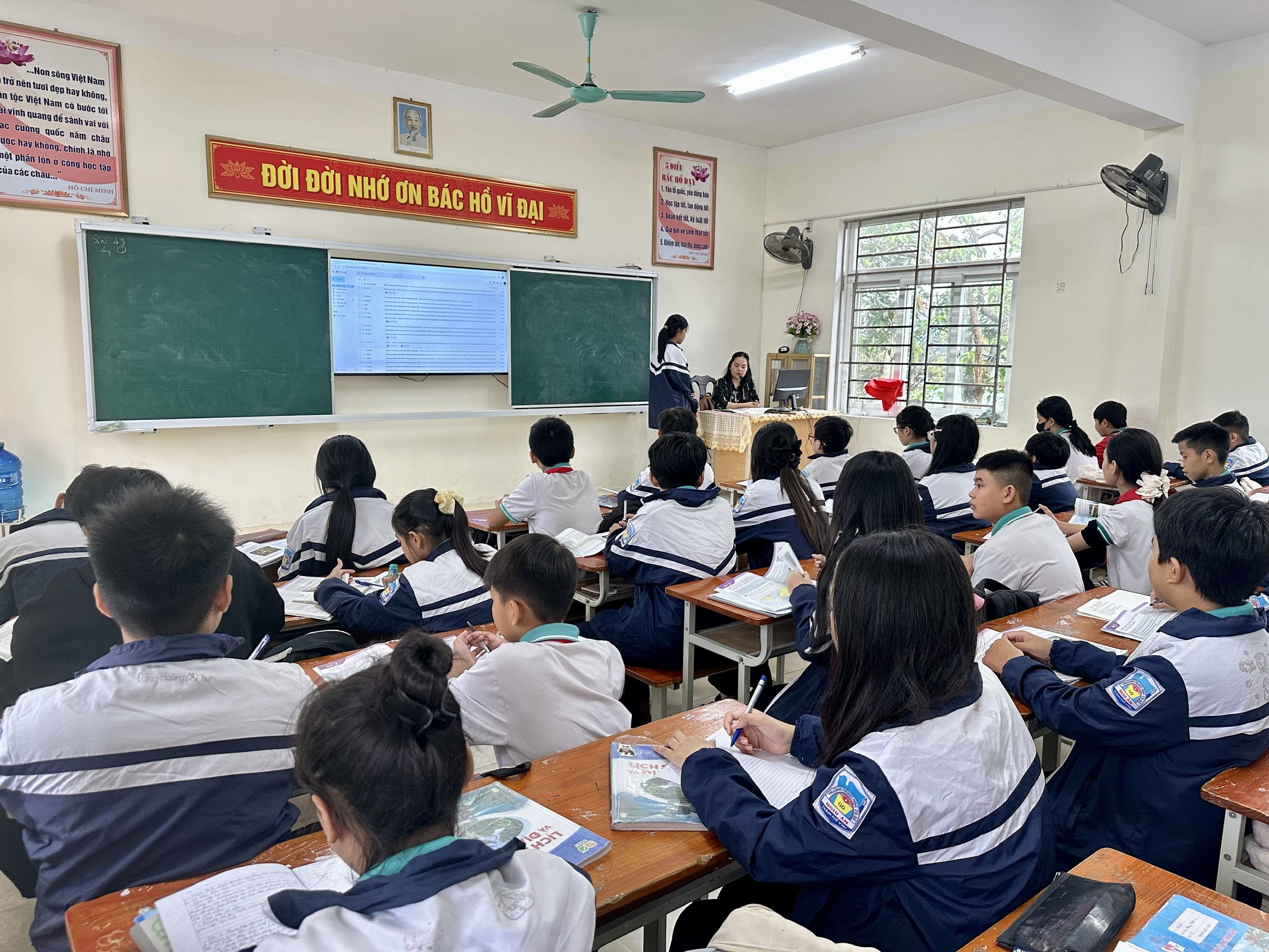 Sổ liên lạc điện tử chỉ để nhắn tin nghỉ học, thông báo điểm số: Có cần tồn tại? - Ảnh 6. Sổ liên lạc điện tử chỉ để nhắn tin nghỉ học, thông báo điểm số: Có cần tồn tại? - Ảnh 6.