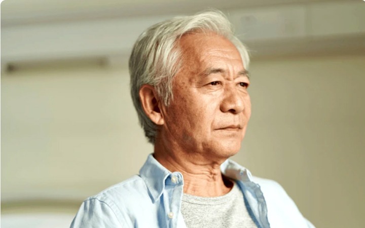 Nỗi đau của cụ ông 86 tuổi bị con đuổi ra khỏi nhà giữa trời giá rét sau khi sang tên tài sản cho cháu trai thừa kế