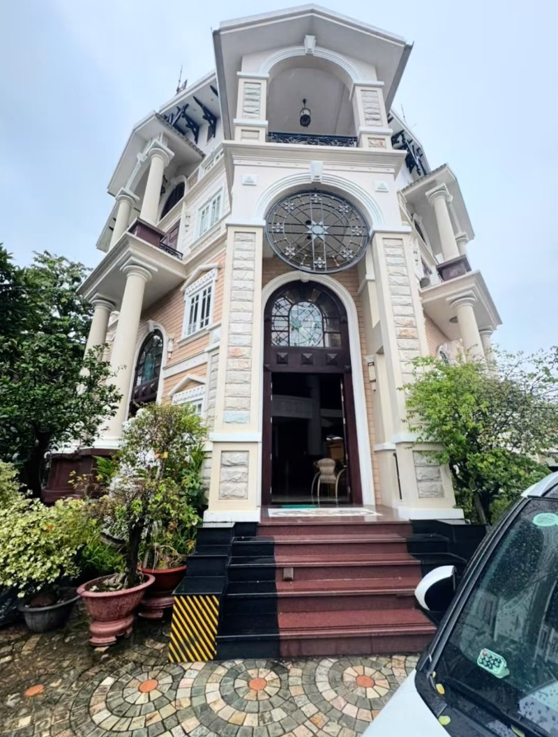 Biệt thự khủng ở Đồng Nai của nhà chồng Á hậu Chế Nguyễn Quỳnh Châu - Ảnh 3. Biệt thự khủng ở Đồng Nai của nhà chồng Á hậu Chế Nguyễn Quỳnh Châu - Ảnh 3.