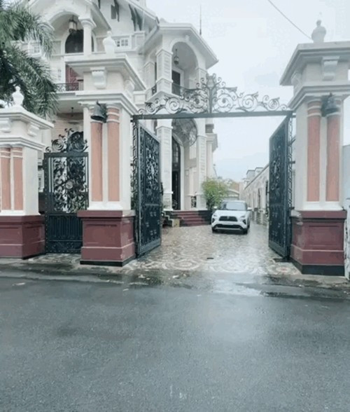 Biệt thự khủng ở Đồng Nai của nhà chồng Á hậu Chế Nguyễn Quỳnh Châu - Ảnh 4. Biệt thự khủng ở Đồng Nai của nhà chồng Á hậu Chế Nguyễn Quỳnh Châu - Ảnh 4.