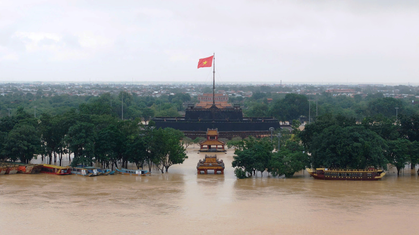 Cảnh lũ lớn 'bao vây' khu vực Đại Nội và hệ thống Di sản Huế - Ảnh 8.