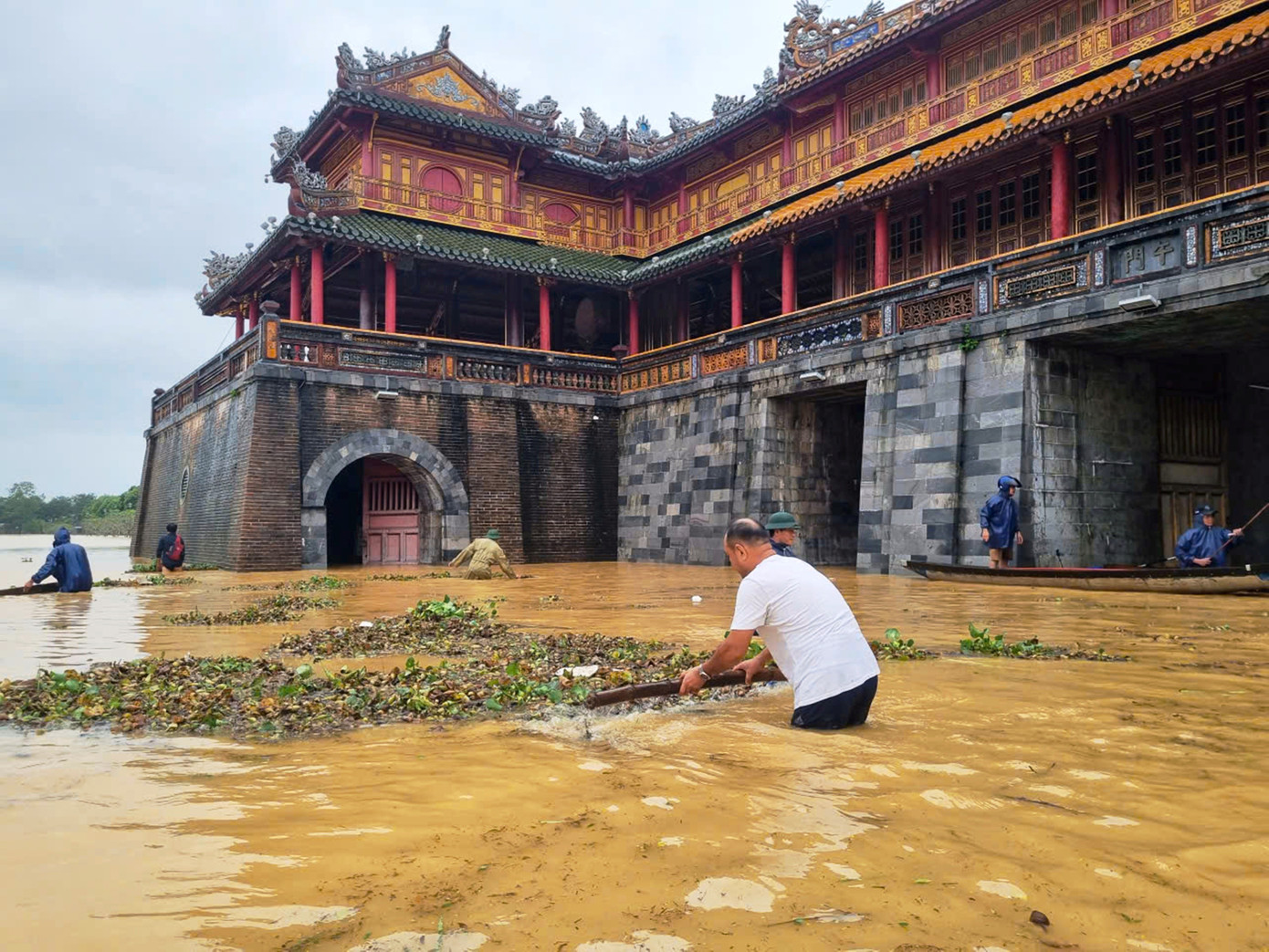 Cảnh lũ lớn 'bao vây' khu vực Đại Nội và hệ thống Di sản Huế - Ảnh 13.