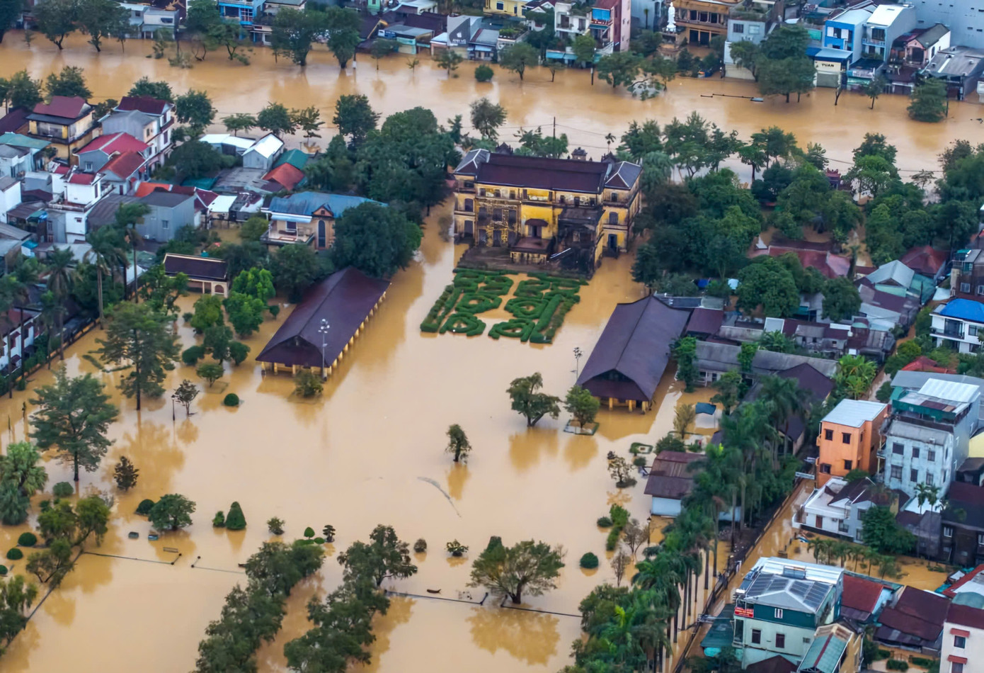 Cảnh lũ lớn 'bao vây' khu vực Đại Nội và hệ thống Di sản Huế - Ảnh 3.