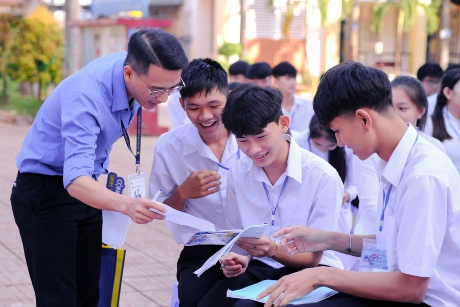 tuyen-sinh-dai-hoc-2026a-1761648747002-17616487474331195675727.jpg