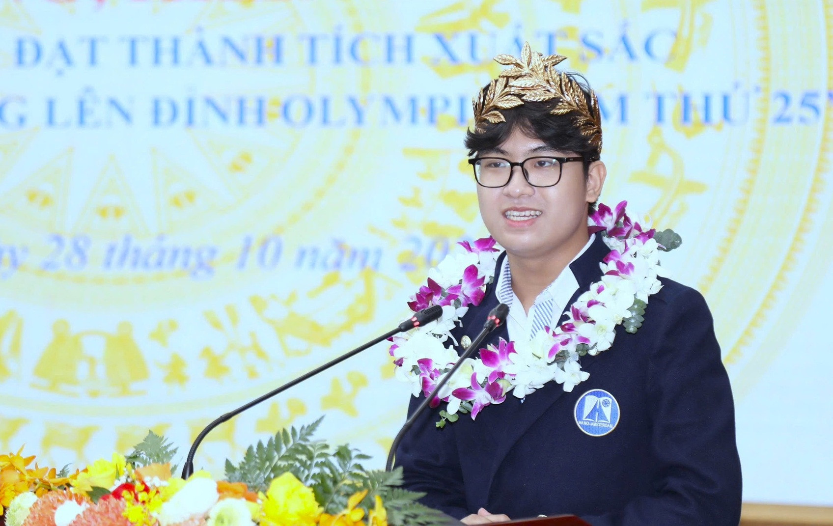 Hà Nội tặng bằng khen cho quán quân Olympia Trần Bùi Bảo Khánh - Ảnh 3. Hà Nội tặng bằng khen cho quán quân Olympia Trần Bùi Bảo Khánh - Ảnh 3.