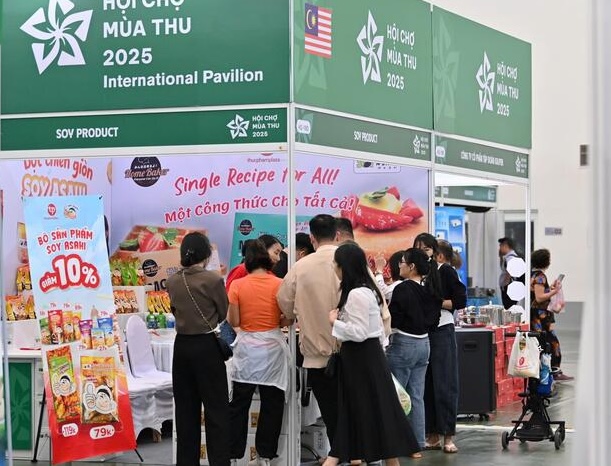 Hội chợ Mùa Thu lần thứ nhất – 2025: Các gian hàng quốc tế hút khách, giao thương sôi động - Ảnh 4. Hội chợ Mùa Thu lần thứ nhất – 2025: Các gian hàng quốc tế hút khách, giao thương sôi động - Ảnh 4.