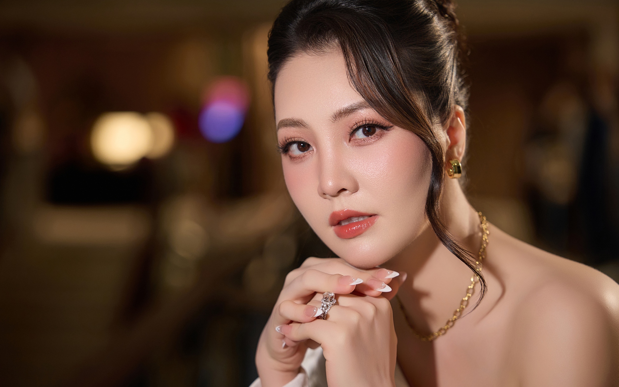 Á hậu Thụy Vân sinh con gái ở tuổi 39