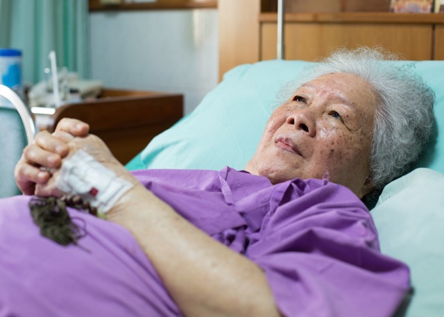 Cụ bà cho hàng xóm thừa kế 3,7 tỷ, con trai không tranh chấp mà còn cúi đầu mong người ta nhận lấy - Ảnh 1. Cụ bà cho hàng xóm thừa kế 3,7 tỷ, con trai không tranh chấp mà còn cúi đầu mong người ta nhận lấy - Ảnh 1.