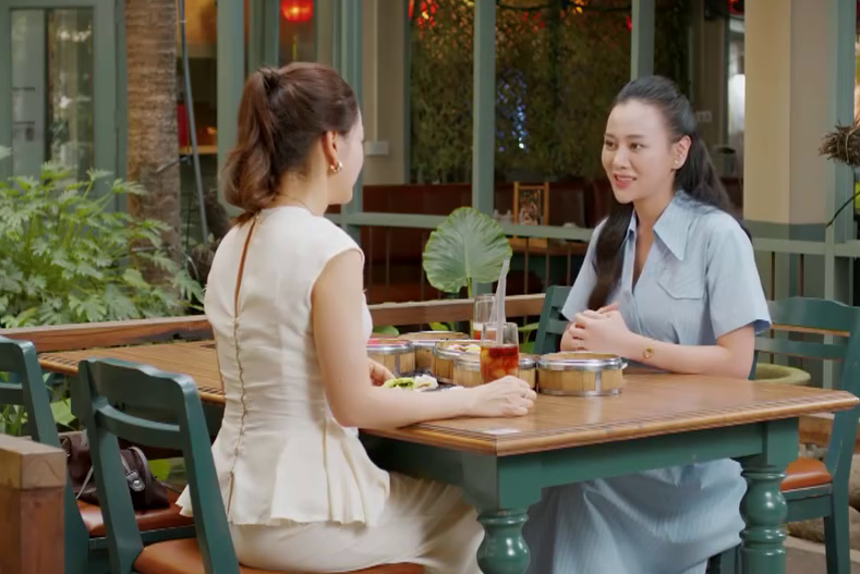 'Tiểu tam' Linh (Phương Lan) bất ngờ kết bạn với Mỹ Anh (Phương Oanh) - Ảnh 2. Gió ngang khoảng trời xanh - Tập 36: - Ảnh 3.