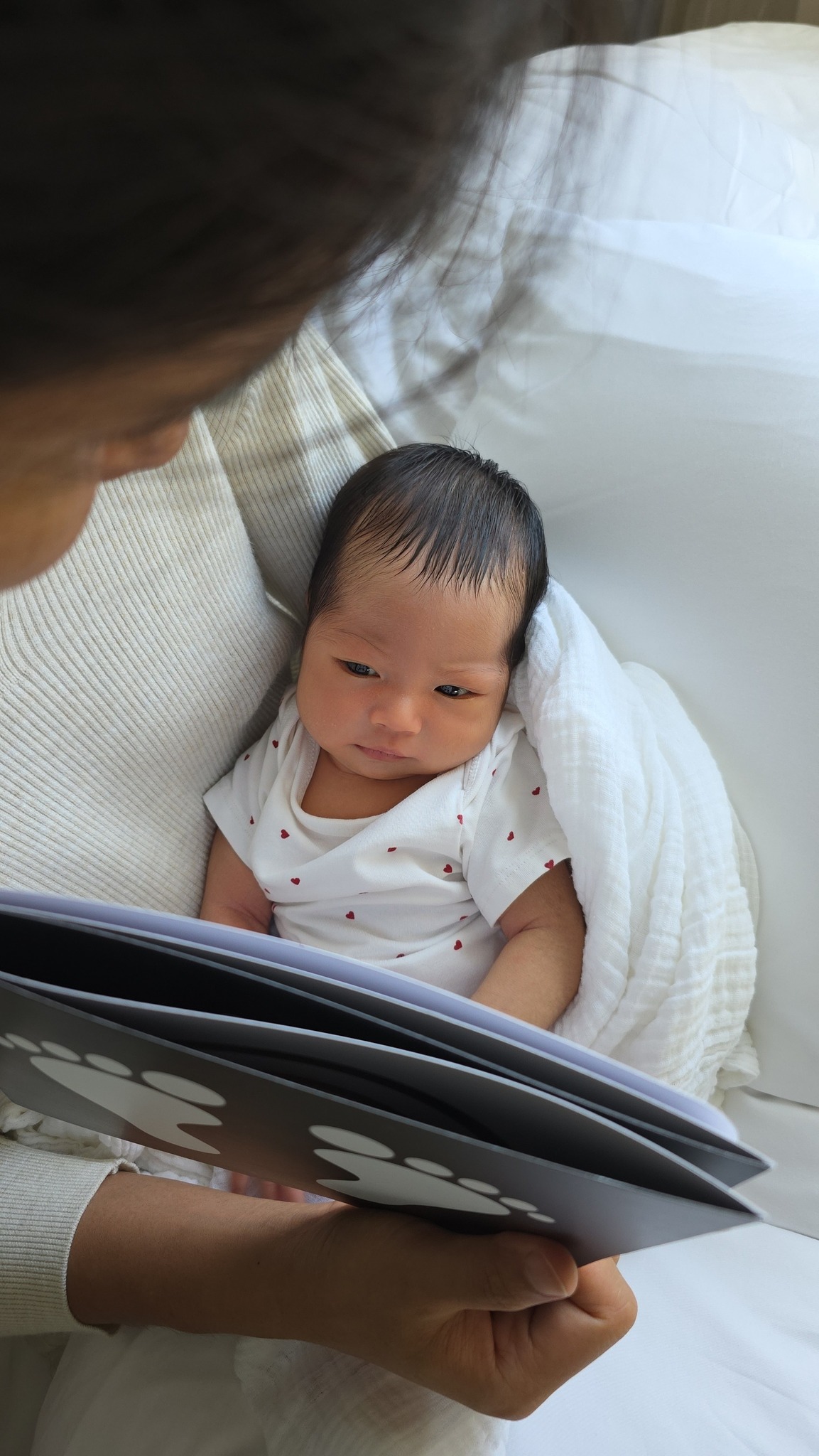 Biểu cảm đáng yêu của con gái H'Hen Niê khiến fan mê mẩn - Ảnh 4.