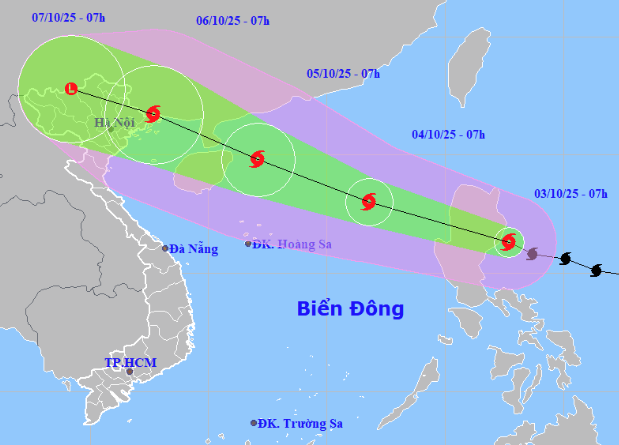 Tin bão mới nhất: Bão số 11 Matmo giật cấp 13 vào Biển Đông, dự báo vùng bị ảnh hưởng nặng nhất ở Việt Nam - Ảnh 1.