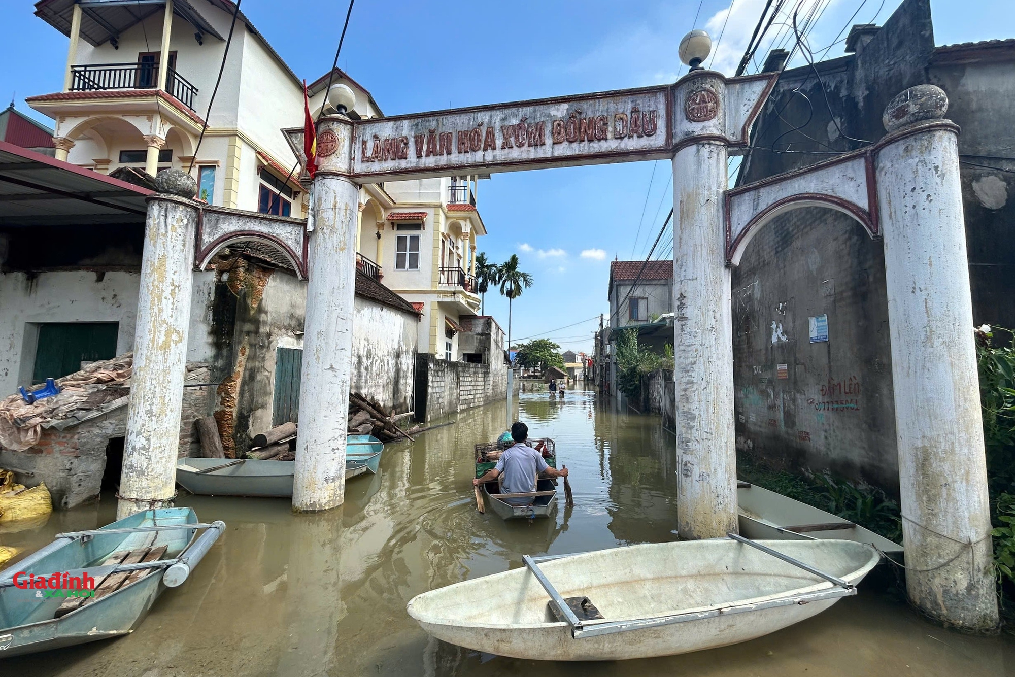 Lũ lớn tại Hà Nội: Cuộc sống người dân vùng rốn lũ bị cô lập - Ảnh 8.