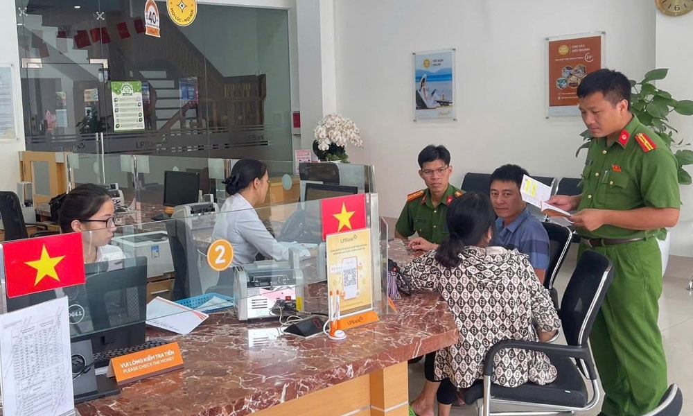 Kết bạn với tỷ phú rởm, người phụ nữ ở Bắc Ninh bị lừa 900 triệu đồng - Ảnh 1.