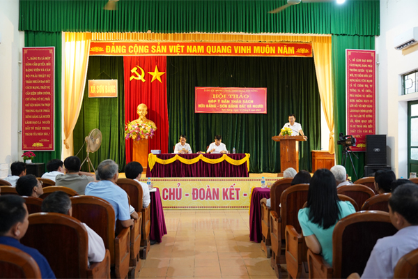 Chuyện 'độc lạ' về cuốn sách quý của một làng quê - Ảnh 2.