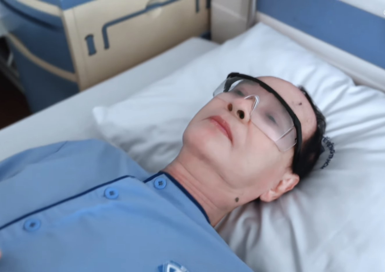 NSND Thanh Điền đối diện nguy cơ mất thị lực vĩnh viễn: Tâm sự xót xa từ trái tim nghệ sĩ - Ảnh 2.