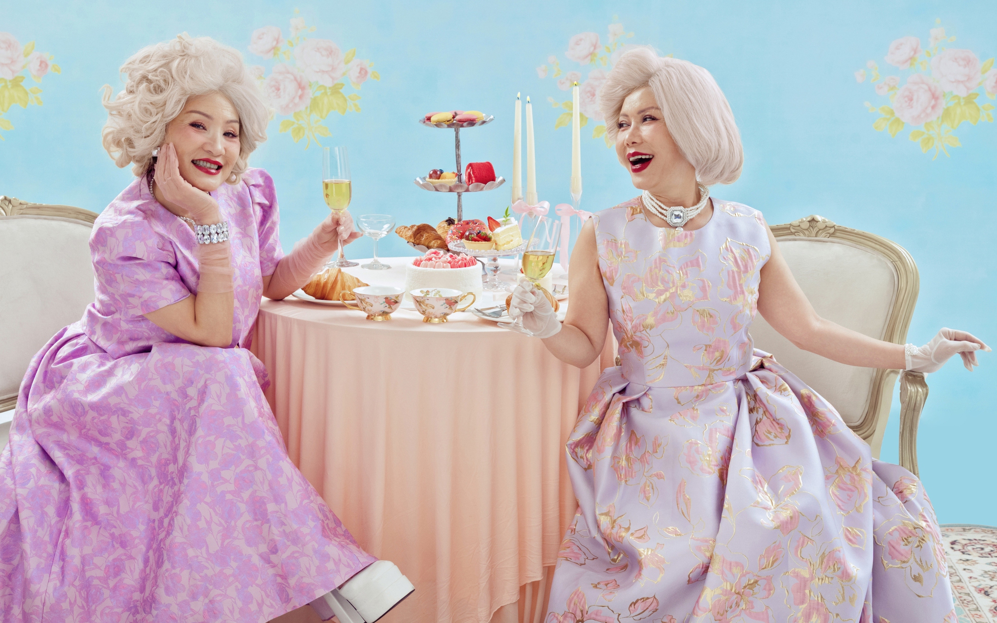 Không thể tin nổi, ở tuổi trung niên, Hồng Đào - Việt Hương "lột xác" thành fashionista sang chảnh