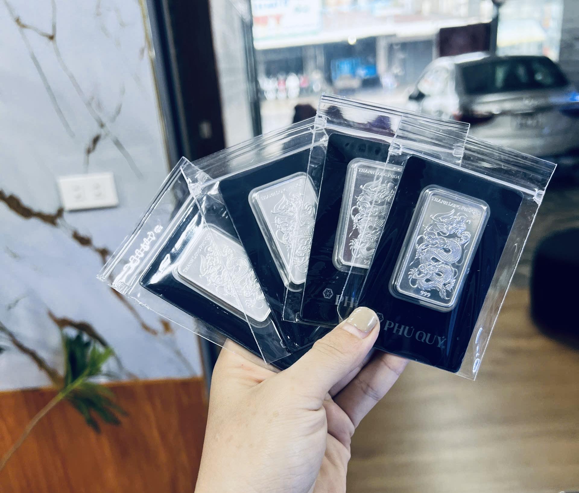 Giá bạc hôm nay ngày 3/11: Thị trường trong nước đầu tuần khởi sắc, giá bán vượt 51 triệu đồng/kg - Ảnh 1.