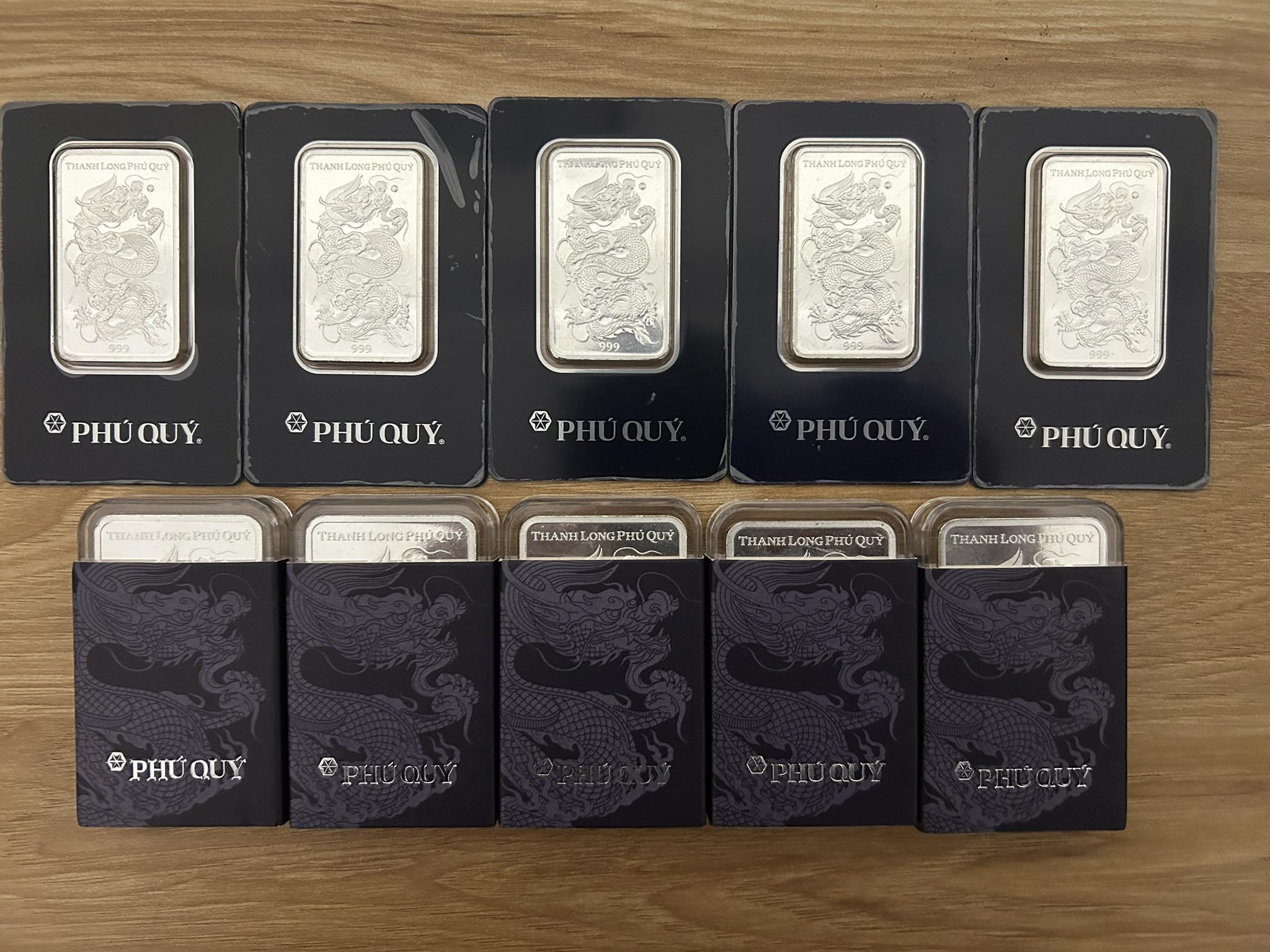 Giá bạc hôm nay ngày 4/11: Thị trường trong nước 'đi ngang', biến động nhẹ theo từng phiên - Ảnh 1. Giá bạc hôm nay ngày 4/11: Thị trường trong nước 'đi ngang', biến động nhẹ theo từng phiên - Ảnh 1.