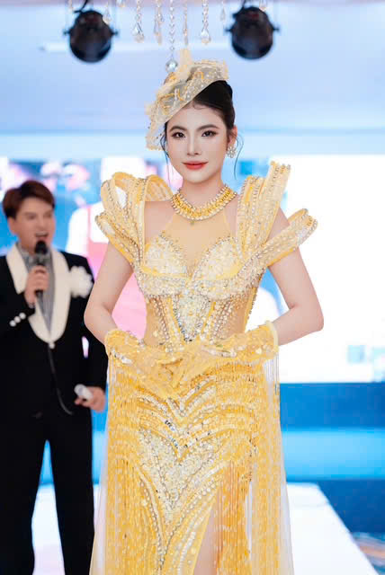 Á hậu Kim Khoẻ hoá ‘nữ thần’ trong hai thiết kế của NTK Tommy Nguyễn - Ảnh 1. Á hậu Kim Khoẻ hoá ‘nữ thần’ trong hai thiết kế của NTK Tommy Nguyễn - Ảnh 1.