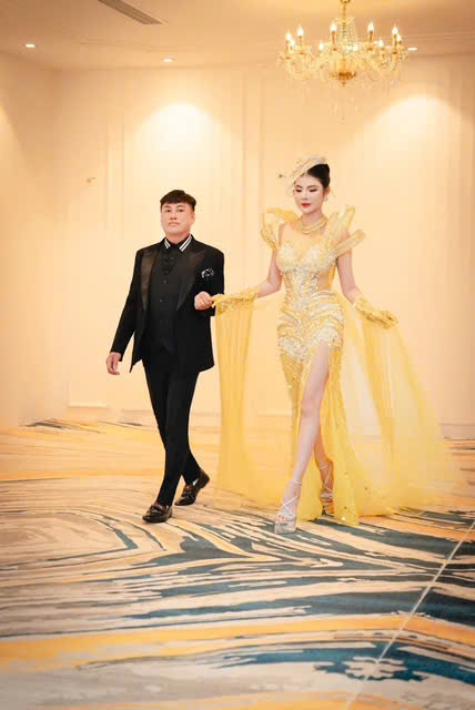 Á hậu Kim Khoẻ hoá ‘nữ thần’ trong hai thiết kế của NTK Tommy Nguyễn - Ảnh 4. Á hậu Kim Khoẻ hoá ‘nữ thần’ trong hai thiết kế của NTK Tommy Nguyễn - Ảnh 4.