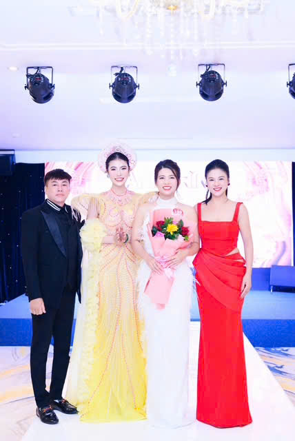 Á hậu Kim Khoẻ hoá ‘nữ thần’ trong hai thiết kế của NTK Tommy Nguyễn - Ảnh 5. Á hậu Kim Khoẻ hoá ‘nữ thần’ trong hai thiết kế của NTK Tommy Nguyễn - Ảnh 5.