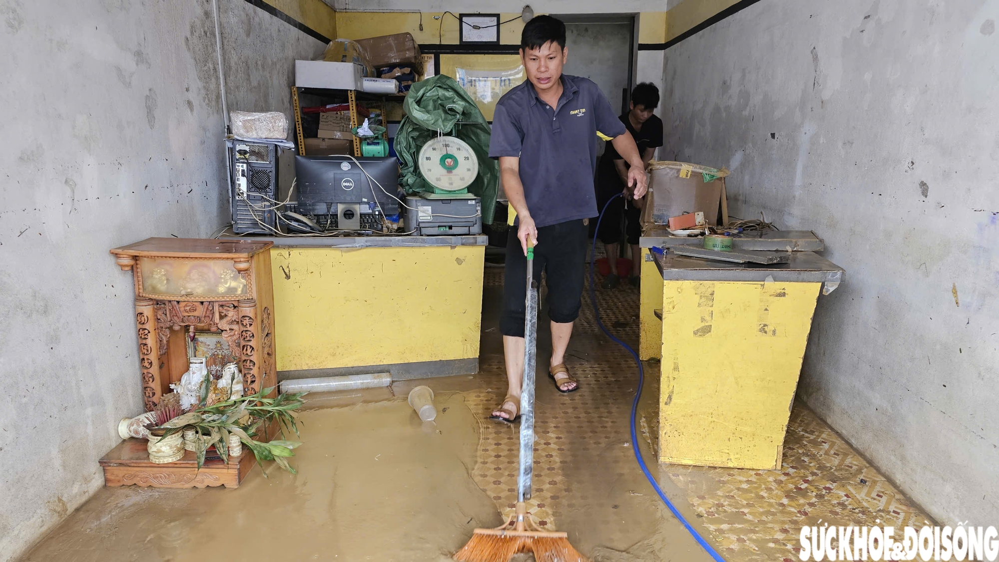 Người dân nội thành Huế sau lũ lịch sử: 'Bất lực nhìn tài sản bị nước nhấn chìm'- Ảnh 5. Người dân nội thành Huế sau lũ lịch sử: 'Bất lực nhìn tài sản bị nước nhấn chìm'- Ảnh 5.