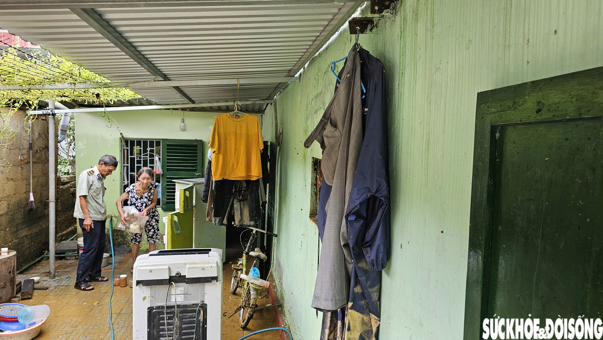 Người dân nội thành Huế sau lũ lịch sử: 'Bất lực nhìn tài sản bị nước nhấn chìm'- Ảnh 1. Người dân nội thành Huế sau lũ lịch sử: 'Bất lực nhìn tài sản bị nước nhấn chìm'- Ảnh 1.