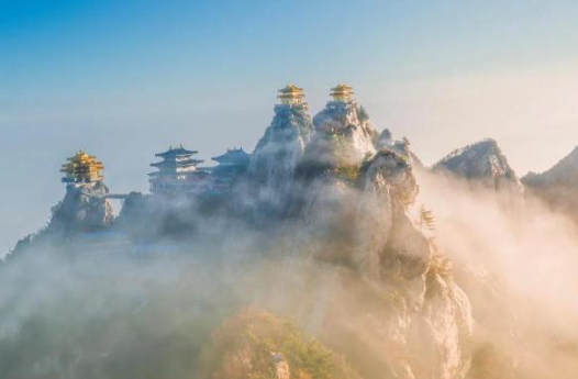 Khung cảnh &quot;đường phân chia âm dương&quot; đẹp đến nín thở, hai mùa cách nhau chỉ một sợi chỉ- Ảnh 4.