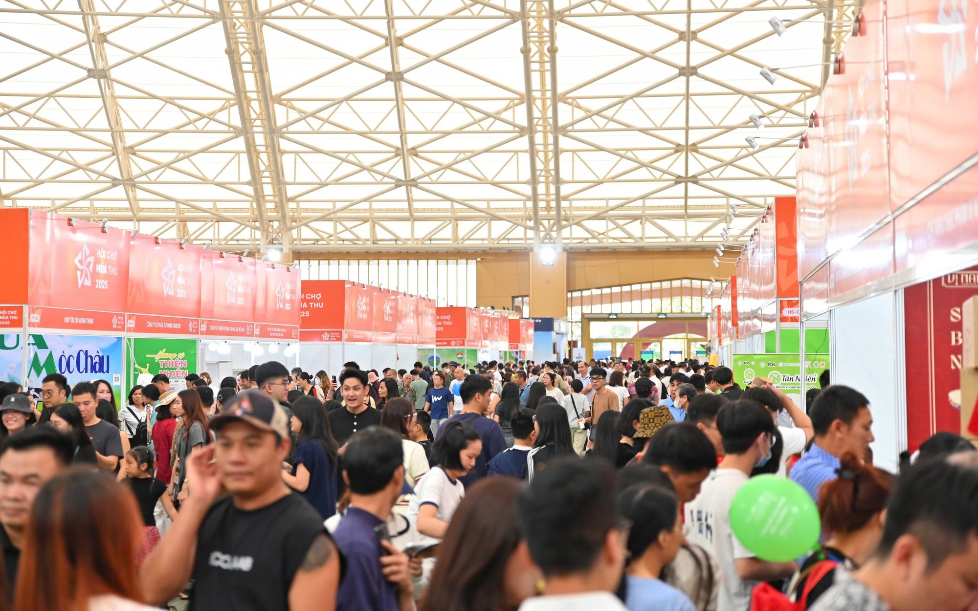 Bảo vệ người tiêu dùng trong Hội chợ Mùa Thu 2025: Khẳng định vị thế hàng Việt - Ảnh 7. Bảo vệ người tiêu dùng trong Hội chợ Mùa Thu 2025: Khẳng định vị thế hàng Việt - Ảnh 7.