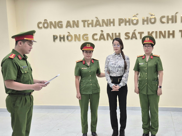 Công an TPHCM bắt giam diễn viên Trương Ngọc Ánh để điều tra về hành vi lạm dụng tín nhiệm chiếm đoạt hàng ngàn lượng vàng - Ảnh 1. Công an TPHCM bắt giam diễn viên Trương Ngọc Ánh để điều tra về hành vi lạm dụng tín nhiệm chiếm đoạt hàng ngàn lượng vàng - Ảnh 1.