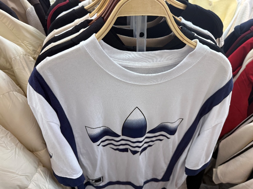 Chợ Nhà Xanh: Thiên đường hàng rẻ hay nơi buôn bán hàng nhái - Ảnh 7. Chợ Nhà Xanh: Thiên đường hàng rẻ hay nơi buôn bán hàng nhái - Ảnh 7.