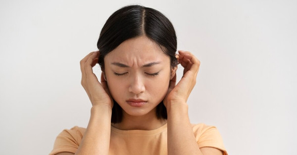 Hàng xóm chỉ chờ tôi mở cửa để vào kể xấu con dâu