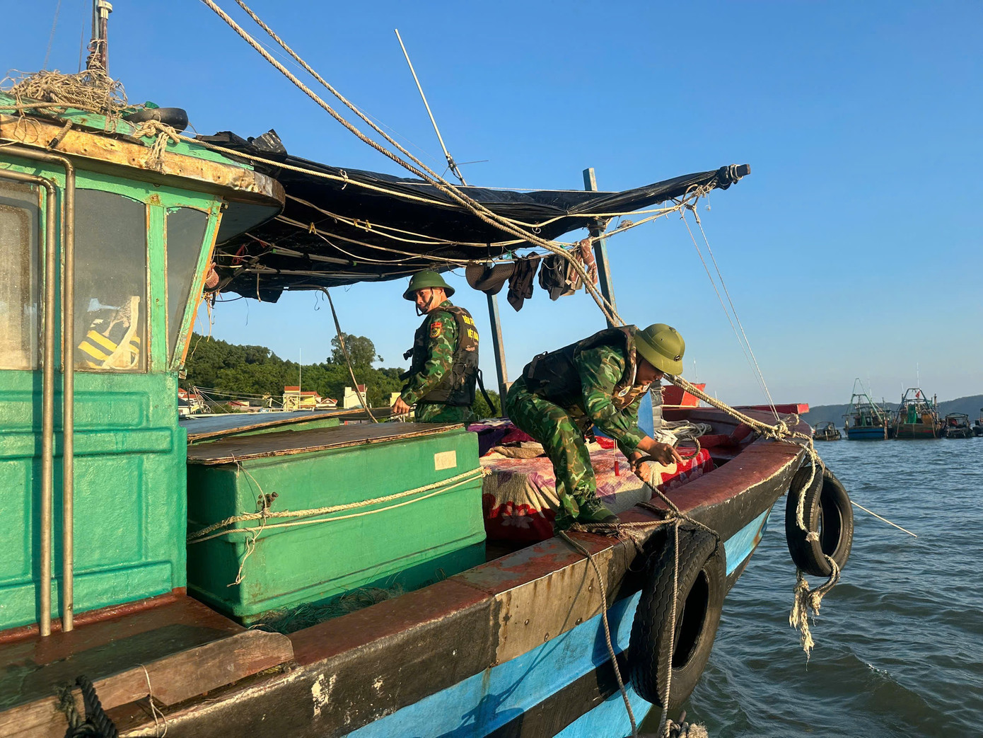 Quảng Ninh huy động hàng chục nghìn người, phương tiện ứng trực bão số 11 - Ảnh 3.